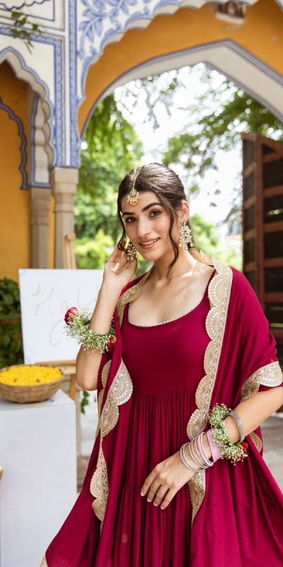 Dazzling Red Color Heavy Georgette Attached Pad Salwar Suit