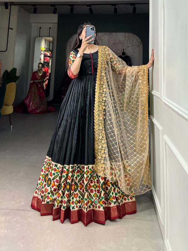 Aesthetic Black Color Dola Silk Printed Foil Work Gown