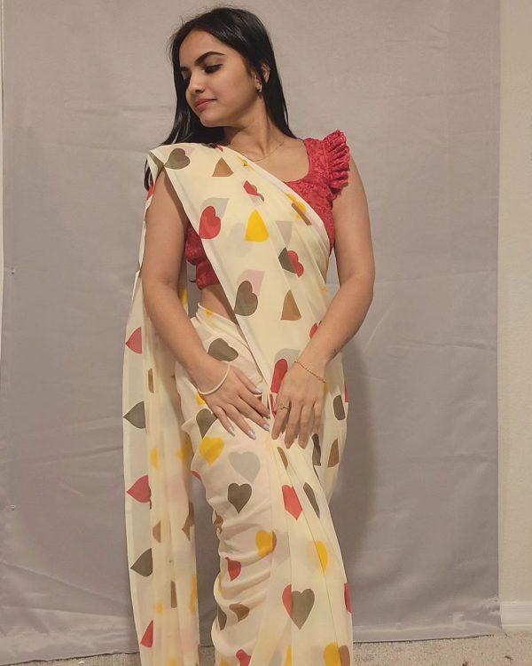 Half White Soft Georgette Silk Digital Print Heart Design Saree - Image 5