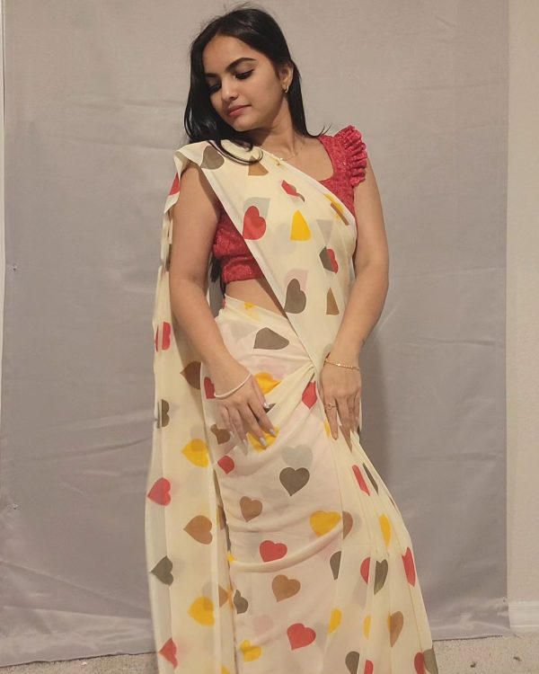Half White Soft Georgette Silk Digital Print Heart Design Saree - Image 9