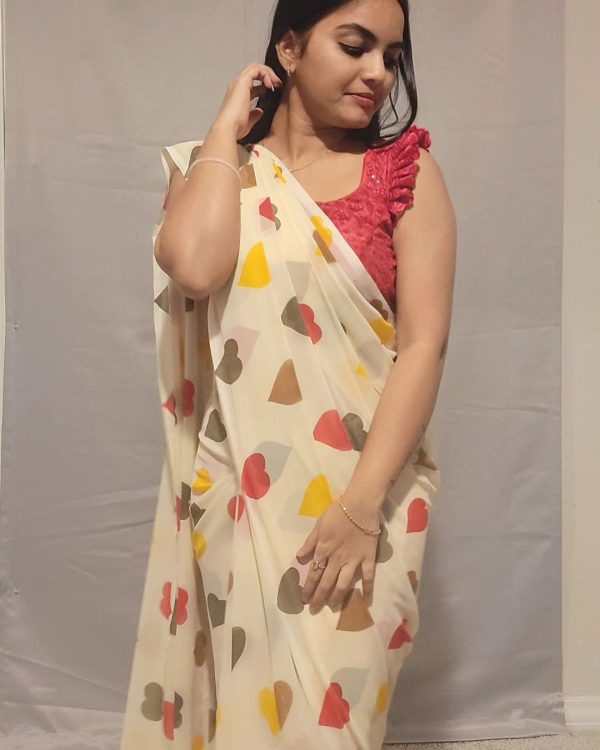Half White Soft Georgette Silk Digital Print Heart Design Saree - Image 7