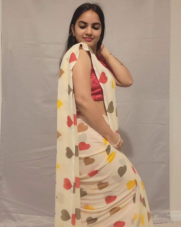 Half White Soft Georgette Silk Digital Print Heart Design Saree - Image 8