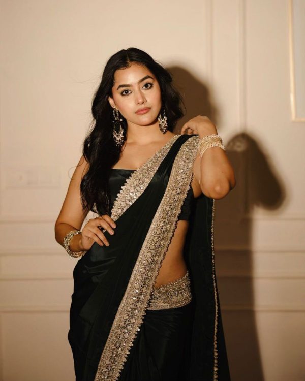 Black VI Chitra Silk Embroidery Sequence Lace Border Saree - Image 4