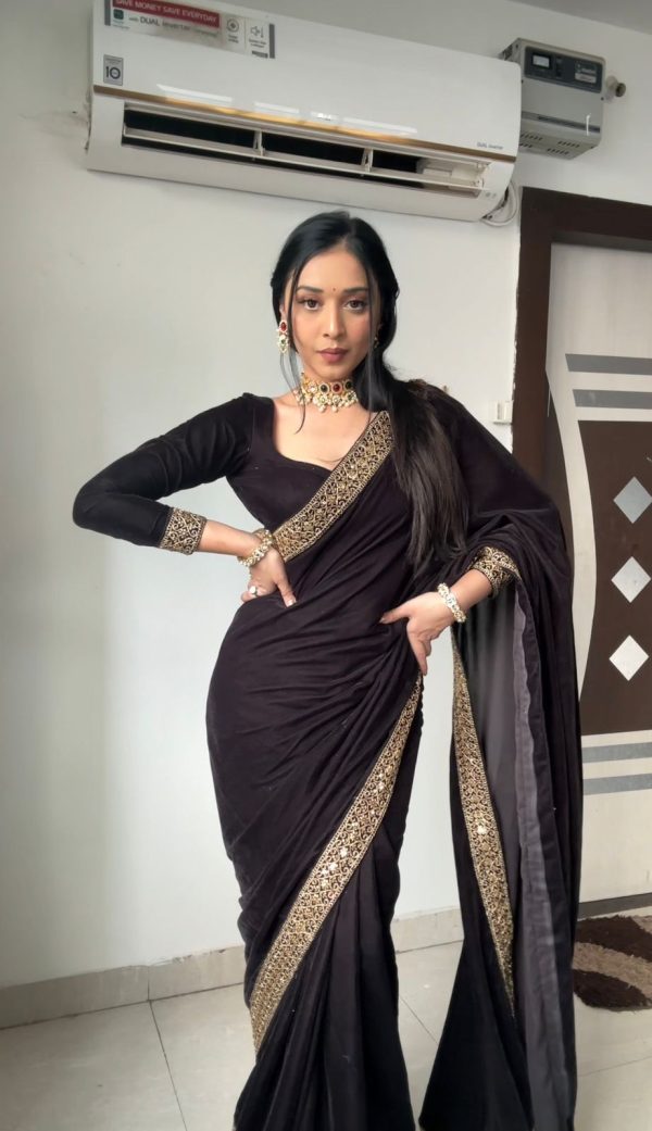 Black 9000 Velvet With Embroidery Lace Border Saree - Image 2