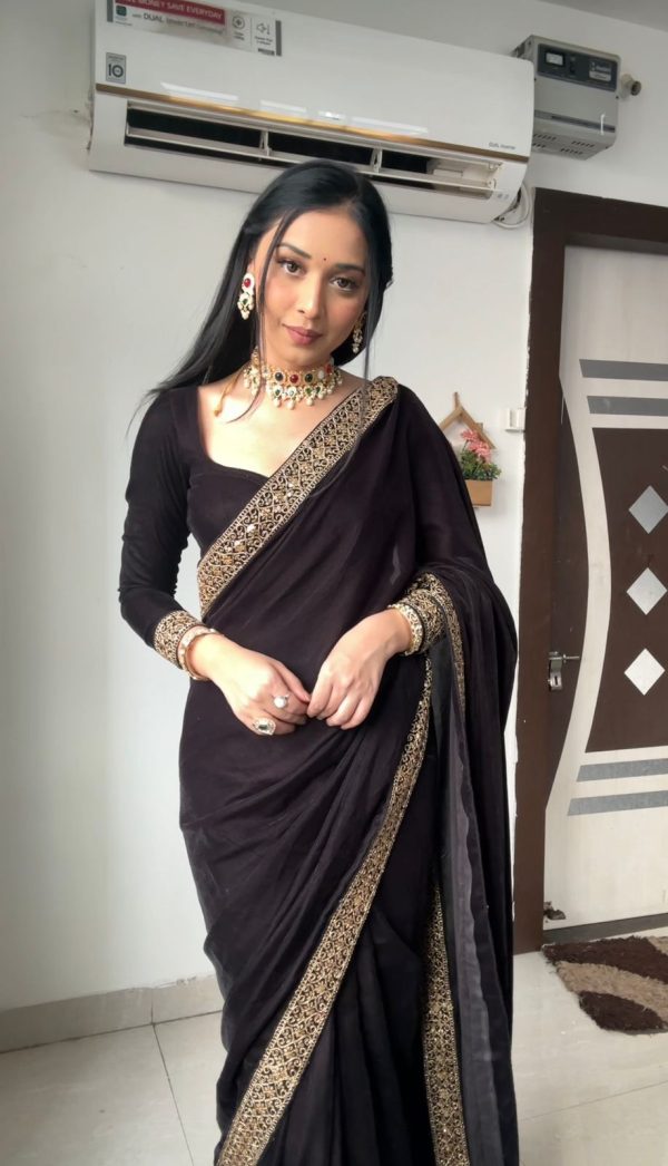 Black 9000 Velvet With Embroidery Lace Border Saree - Image 4