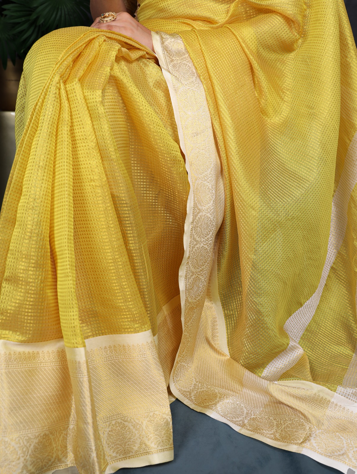 Yellow Jacquard Chex Zari Weaving Work Saree - Image 4