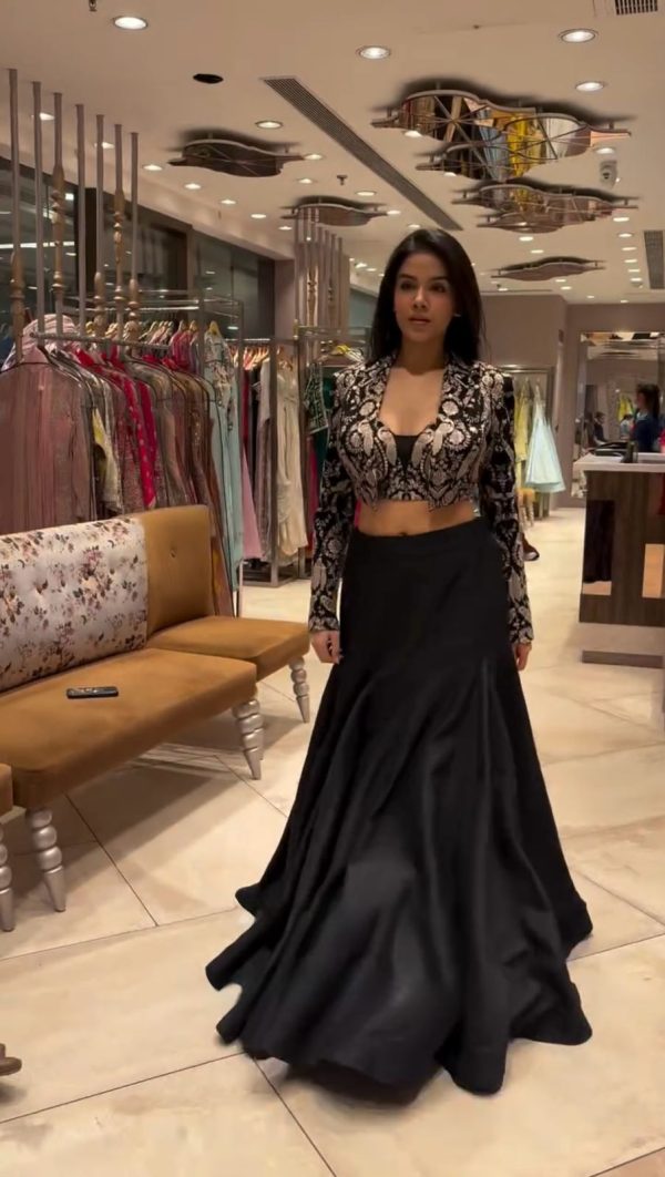 Black Tapeta Silk Thread With Sequence Lehenga Choli - Image 2