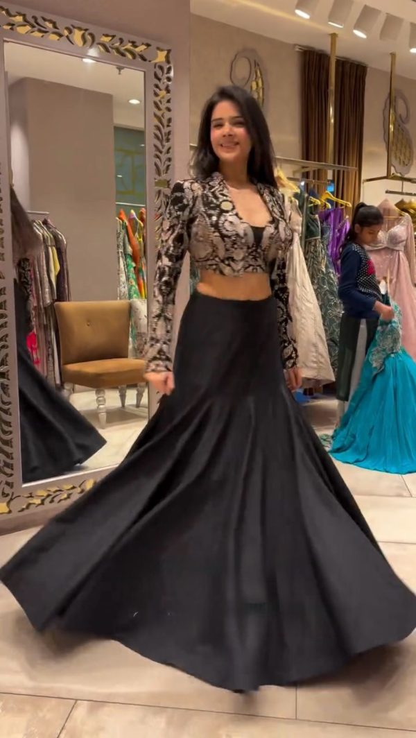 Black Tapeta Silk Thread With Sequence Lehenga Choli - Image 5