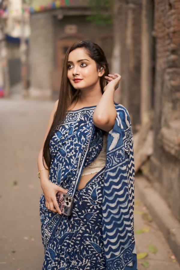 Blue Soft Linen Silk Digital Print Saree - Image 2