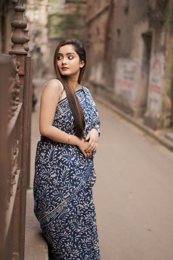 Blue Soft Linen Silk Digital Print Saree - Image 4