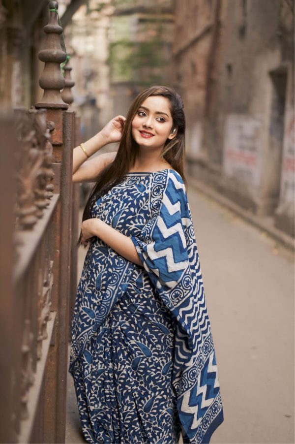 Blue Soft Linen Silk Digital Print Saree - Image 6