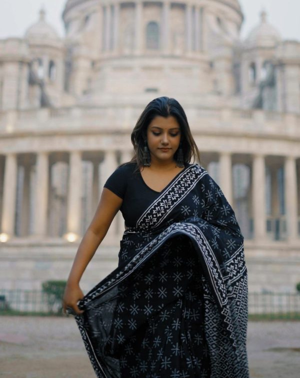 Black Soft Linen Silk Digital Print Saree - Image 2