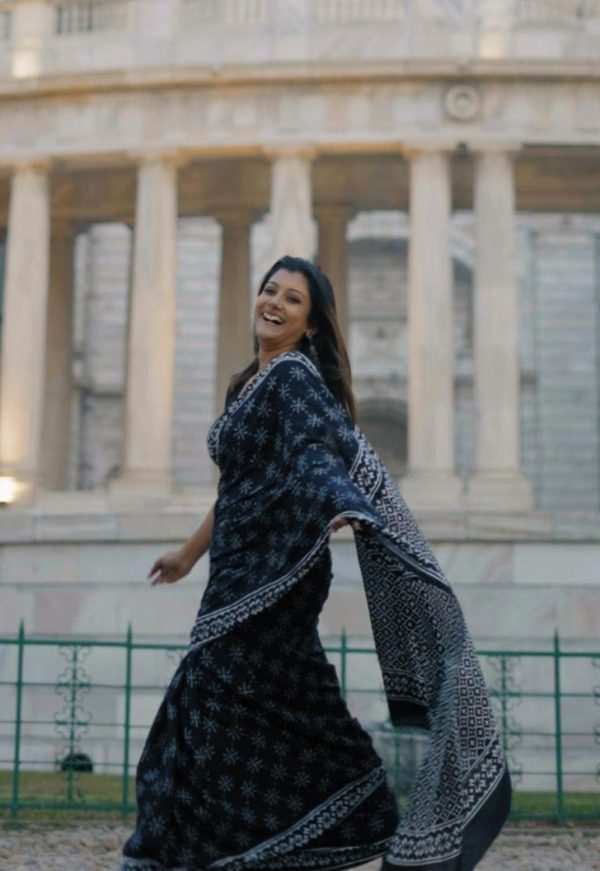 Black Soft Linen Silk Digital Print Saree - Image 4