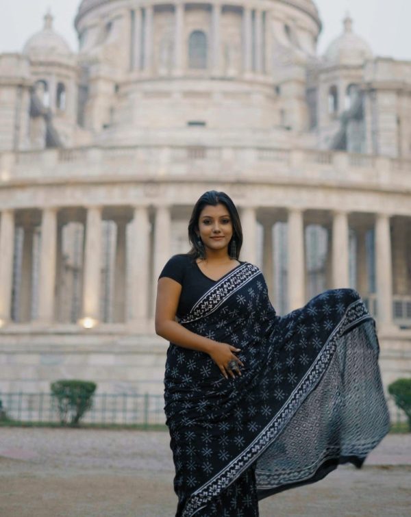 Black Soft Linen Silk Digital Print Saree - Image 5