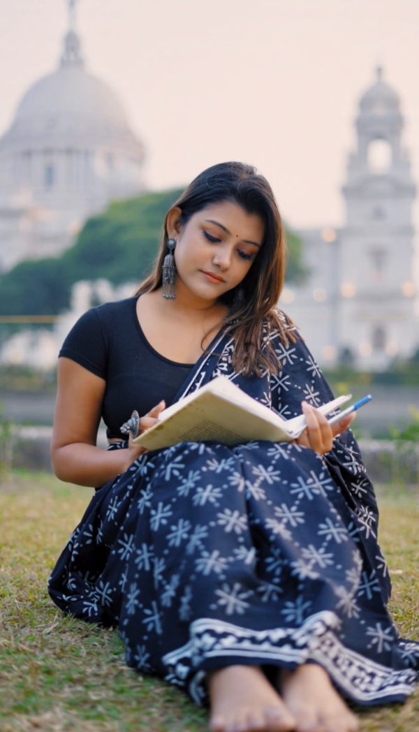 Black Soft Linen Silk Digital Print Saree - Image 6
