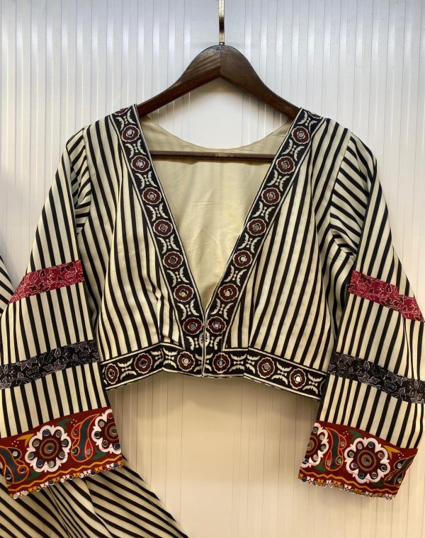 LG 641 Off White Color Printed Rayon Real Mirror Work Lehenga Choli Wedding, Party, Festive, Events Etc. Delivery 4-6 Working Days Rs 1999 | Lehenga, Bollywood Lehenga, Creative Lehenga, Designer Lehenga, Embroidered Lehenga, Party Wear Lehenga