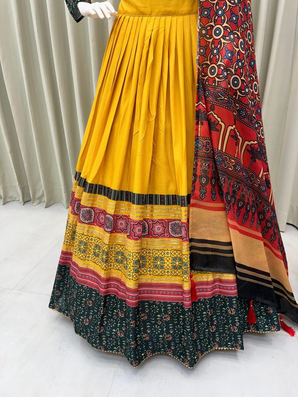 BE 389 Black Color Polyester Rayon With Print Lehenga Choli Wedding, Party, Festive, Events Etc. Delivery 4-6 Working Days Rs 2249 | Lehenga, Bollywood Lehenga, Creative Lehenga, Designer Lehenga, Embroidered Lehenga, Party Wear Lehenga