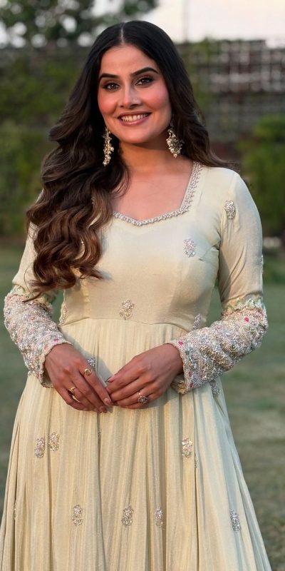 SSR 528 Off White Heavy Georgette With Heavy Embroidery Sequence Work Gown with Embroidery Work. Best Price ₹2399. Delivery 4-6 Working Days. | Gowns, Bollywood Gowns, Creative Gowns, Designer Gowns, Embroidered Gowns, Party Wear Gowns