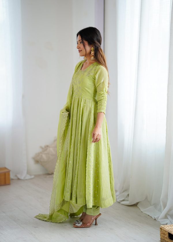 SRK 5293 Pista With Crunchy Silk With Fully Flair with Lace Work & Embroidery Work Anarkali Gown . Introductory Price ₹2149. Delivery 4-6 Worki | Gowns, Bollywood Gowns, Creative Gowns, Designer Gowns, Embroidered Gowns, Party Wear Gowns