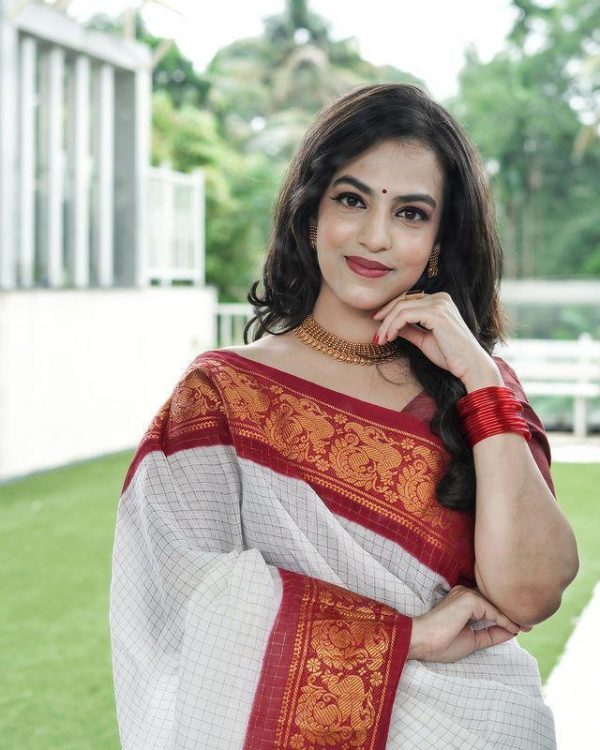 KP 3025 Red Soft Lichi Silk Saree Perfect for Wedding, Party, Baby Shower, Onam, Durga Puja . Available at ₹1449 only. Delivery 4-6 Working Days. | Sarees, Bollywood Sarees, Creative Sarees, Designer Sarees, Embroidered Sarees, Ethnic Saree, Modern Digital sarees, Party Wear Sarees