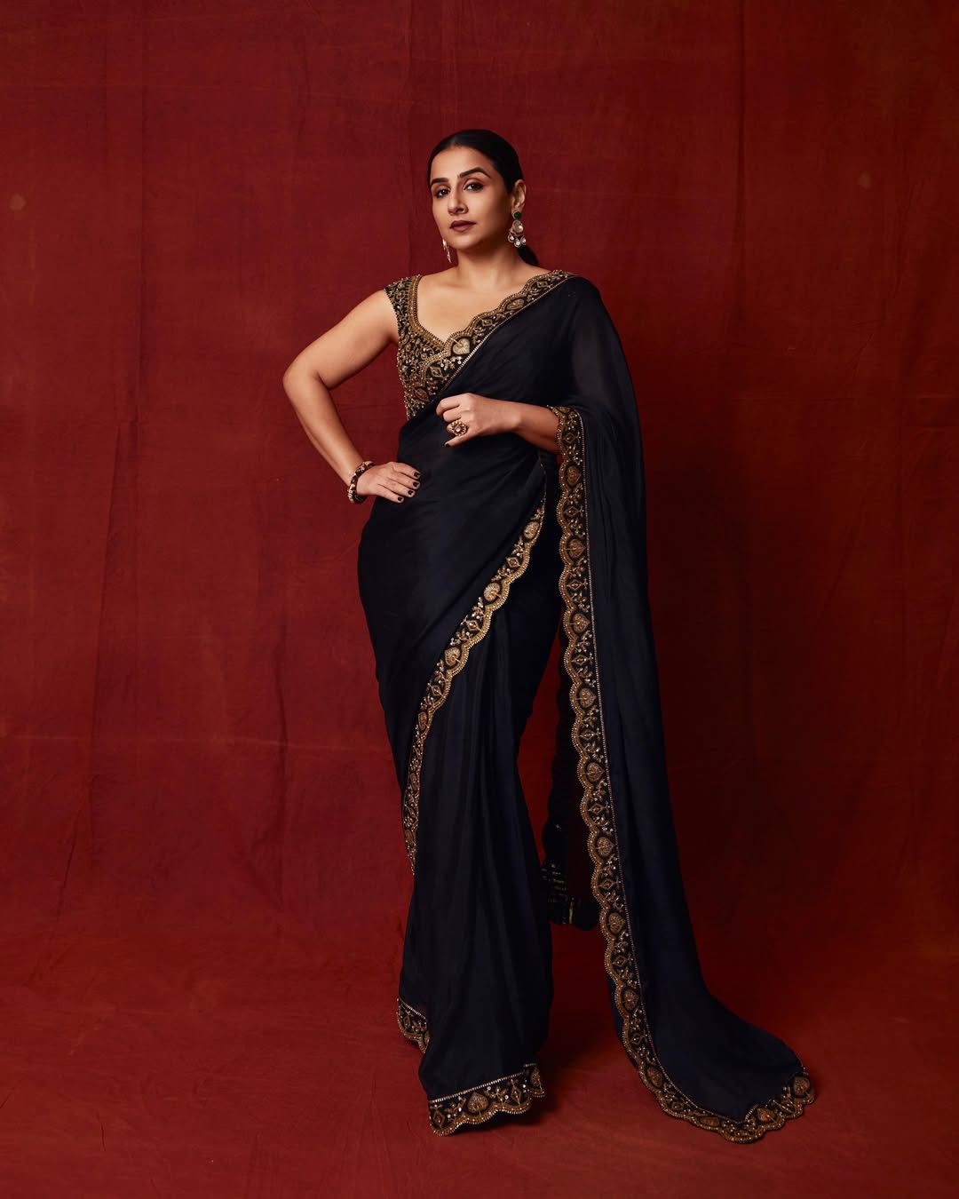 Black Chinno Silk Thread Sequence Work Saree - Image 2