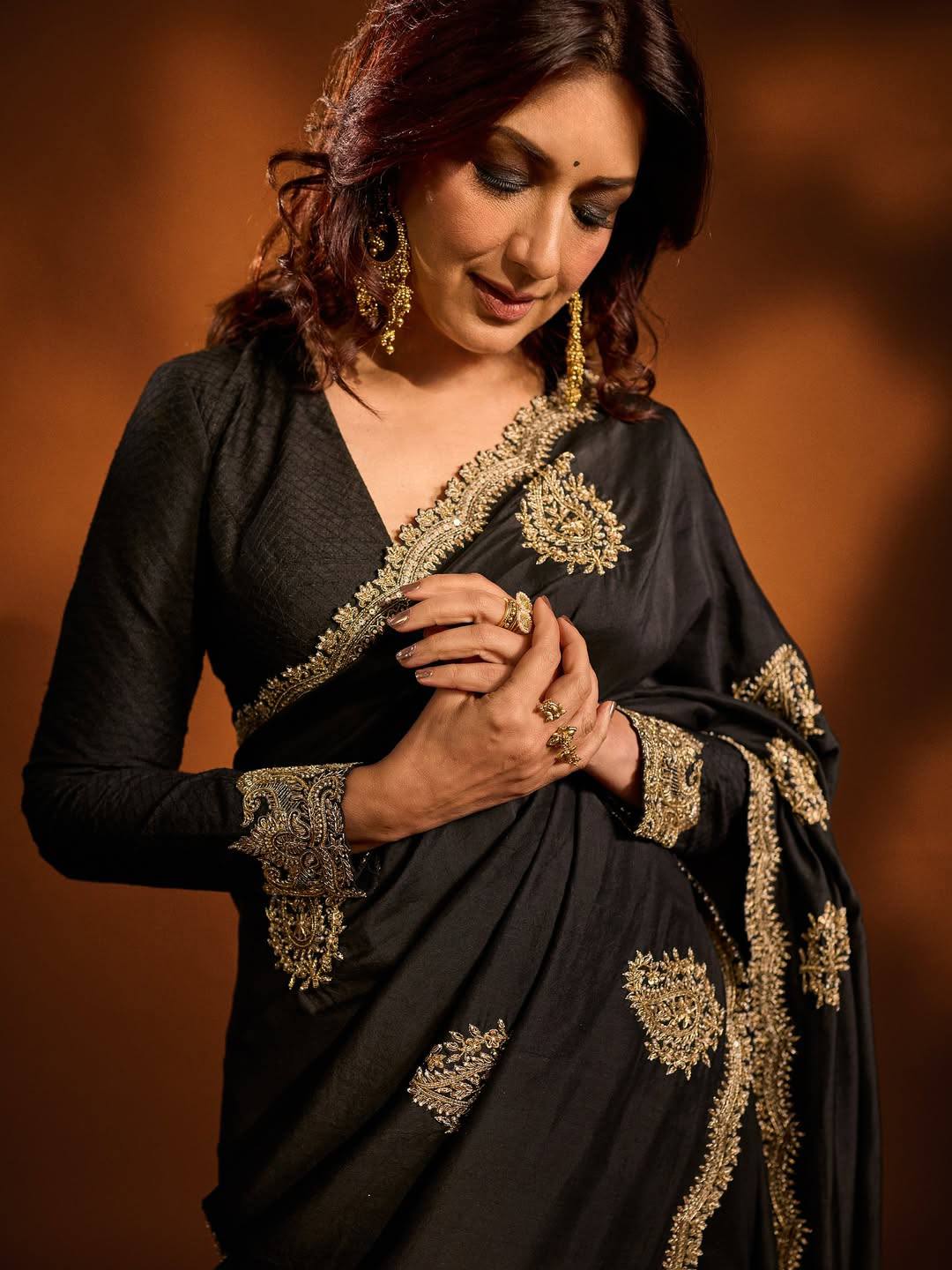 Black Rangoli Crush Silk With Sequins Work Saree - Image 4