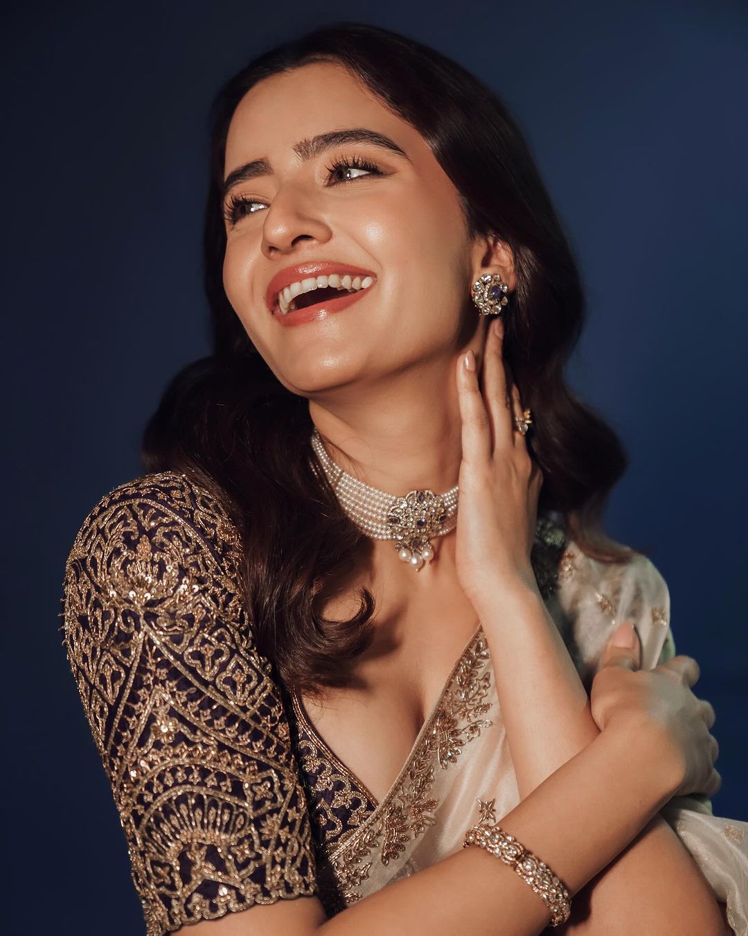 Off White Soft TB Organza Lace Zari Work Saree - Image 4