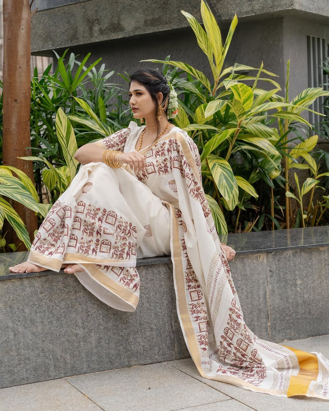 White Soft Linen Cotton With Digital Print Saree - Image 4