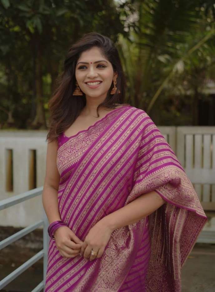 Light Purple Lichi Silk Lace Border Work Saree - Image 3