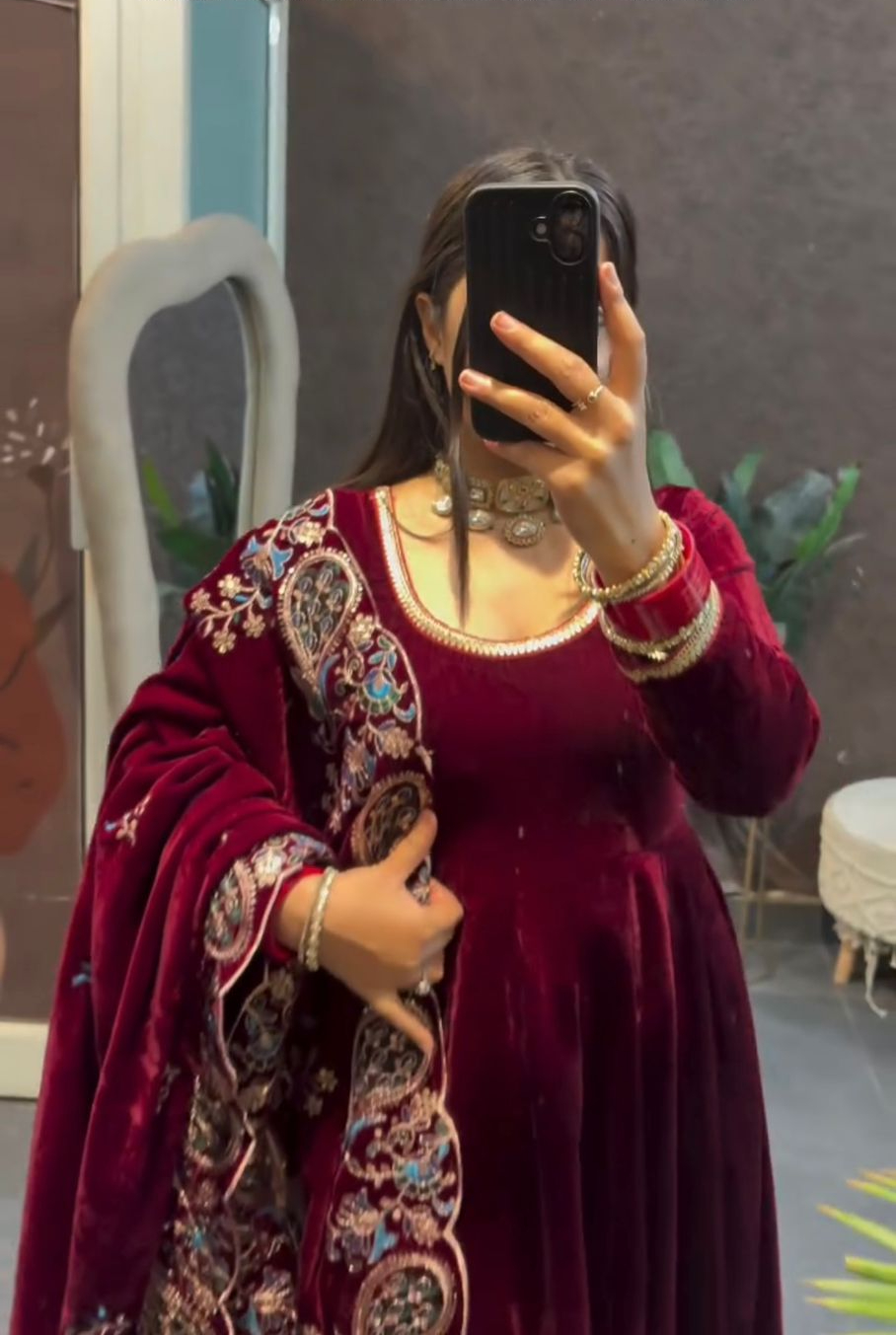 Maroon 9000 Velvet Embroidery Lace Work Salwar Suit - Image 5