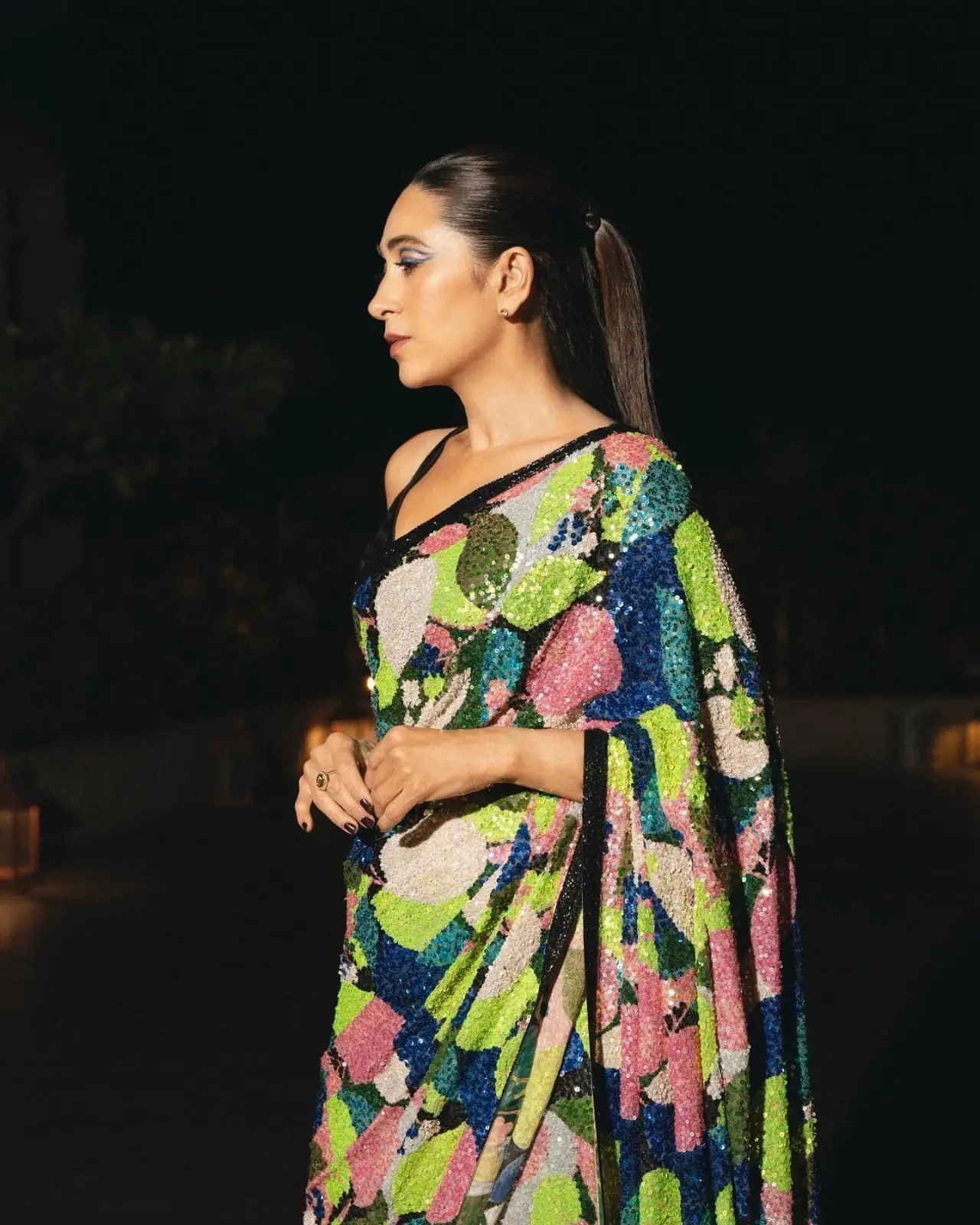 Karishma kapoor Multi Color 60 Gram Georgette Digital Saree