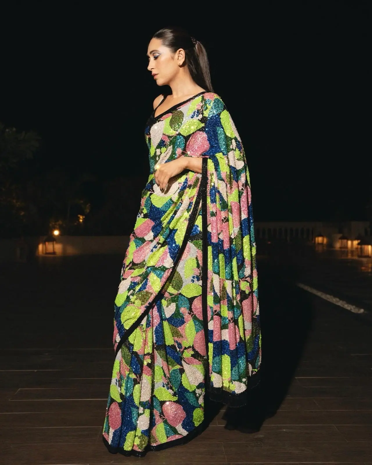 Karishma kapoor Multi Color 60 Gram Georgette Digital Saree
