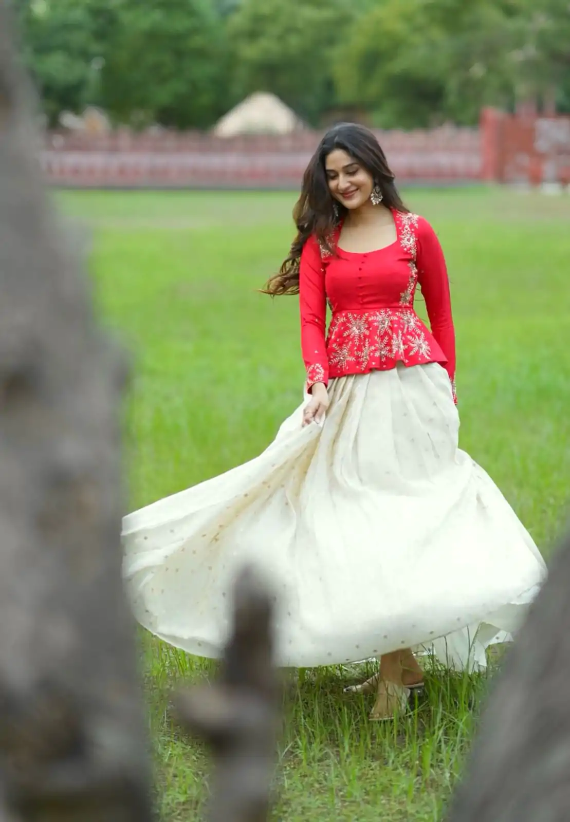 White And Red Chinon Thread Sequence Lehenga Choli - Image 4