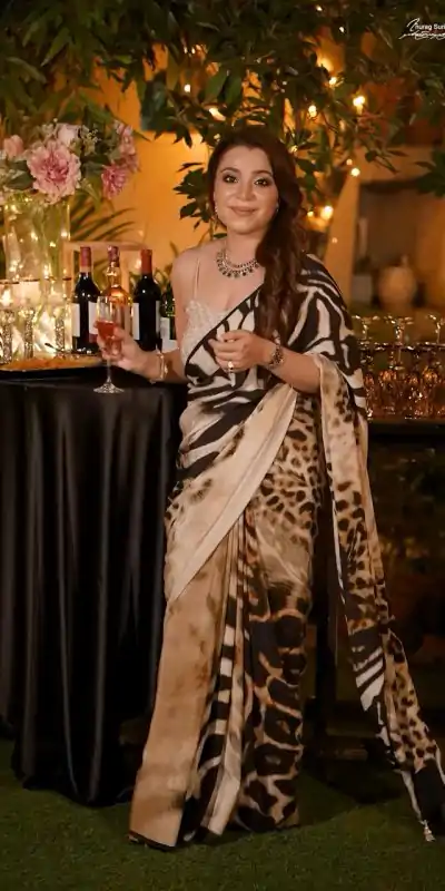 BT 410 Cream Color Vichitra Silk Digital Prints Work Saree Casual, Wedding, Festive, Events . Expected Delivery  4-6 Working Days @1624/- only                                                                                                                                           | Sarees, Bollywood Sarees, Creative Sarees, Designer Sarees, Embroidered Sarees, Ethnic Saree, Modern Digital sarees, Party Wear Sarees