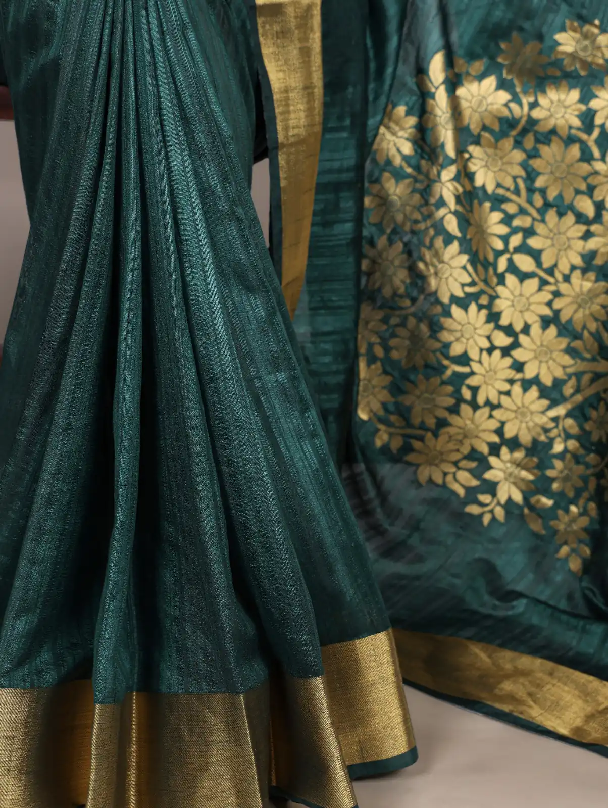 YNF 7903 Green Color Raw Silk Zari Weaving Work Saree Casual, Wedding, Festive, Events . Expected Delivery  4-6 Working Days @1699/- only                                                                                | Sarees, Bollywood Sarees, Creative Sarees, Designer Sarees, Embroidered Sarees, Ethnic Saree, Modern Digital sarees, Party Wear Sarees