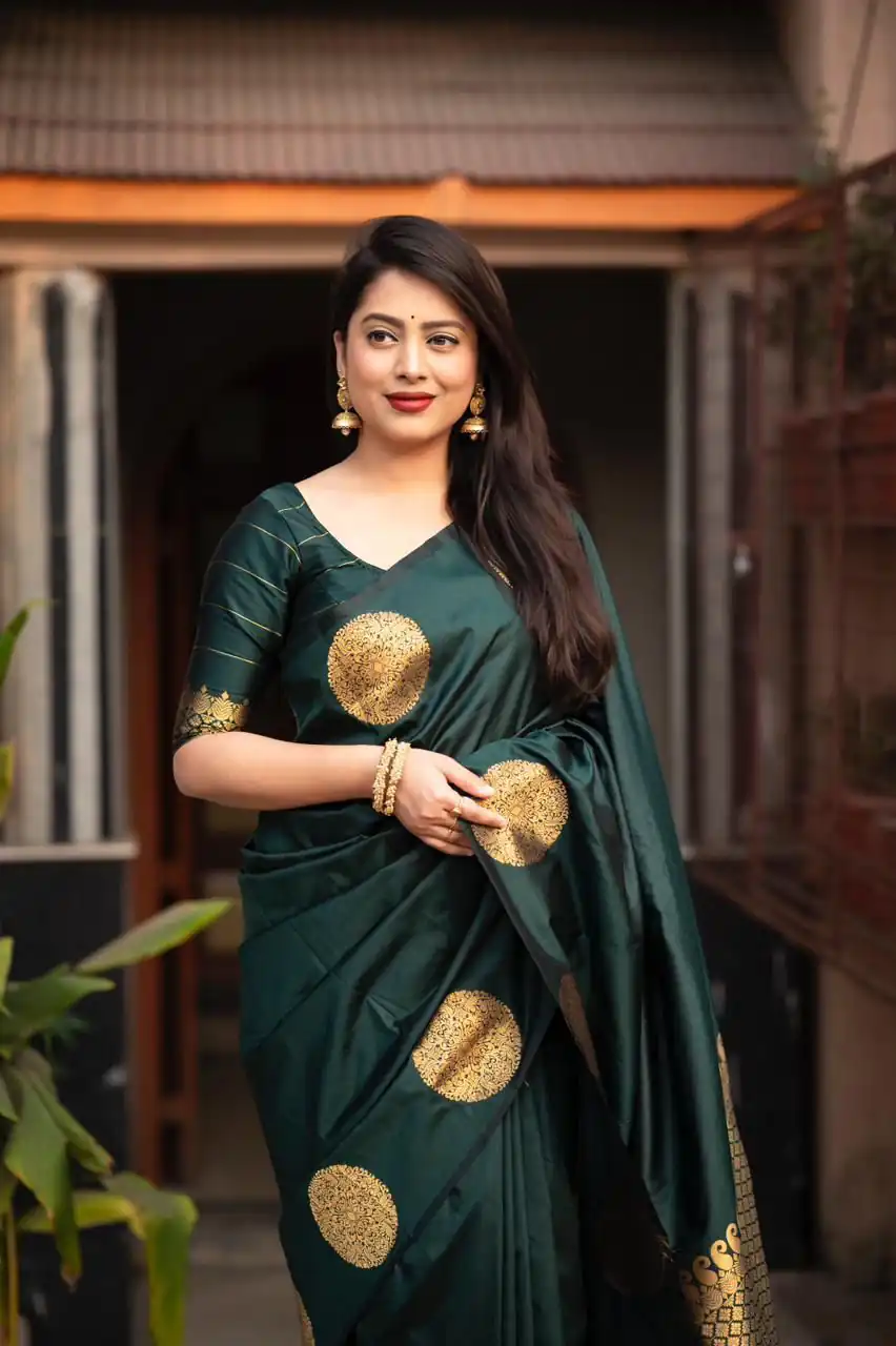 Bottle Green Soft Silk Cloth Pallu Saree - Image 3