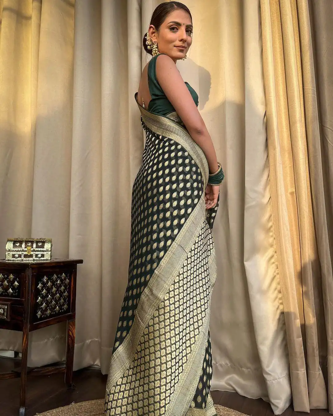 KP 5083 Green Soft Lichi Silk Perfect for Wedding, Party, Family Gatherings, Sangeet, Diwali Cloth. Saree. Get it for ₹1399. Delivery 4-6 Working Days. | Sarees, Bollywood Sarees, Creative Sarees, Designer Sarees, Embroidered Sarees, Ethnic Saree, Modern Digital sarees, Party Wear Sarees