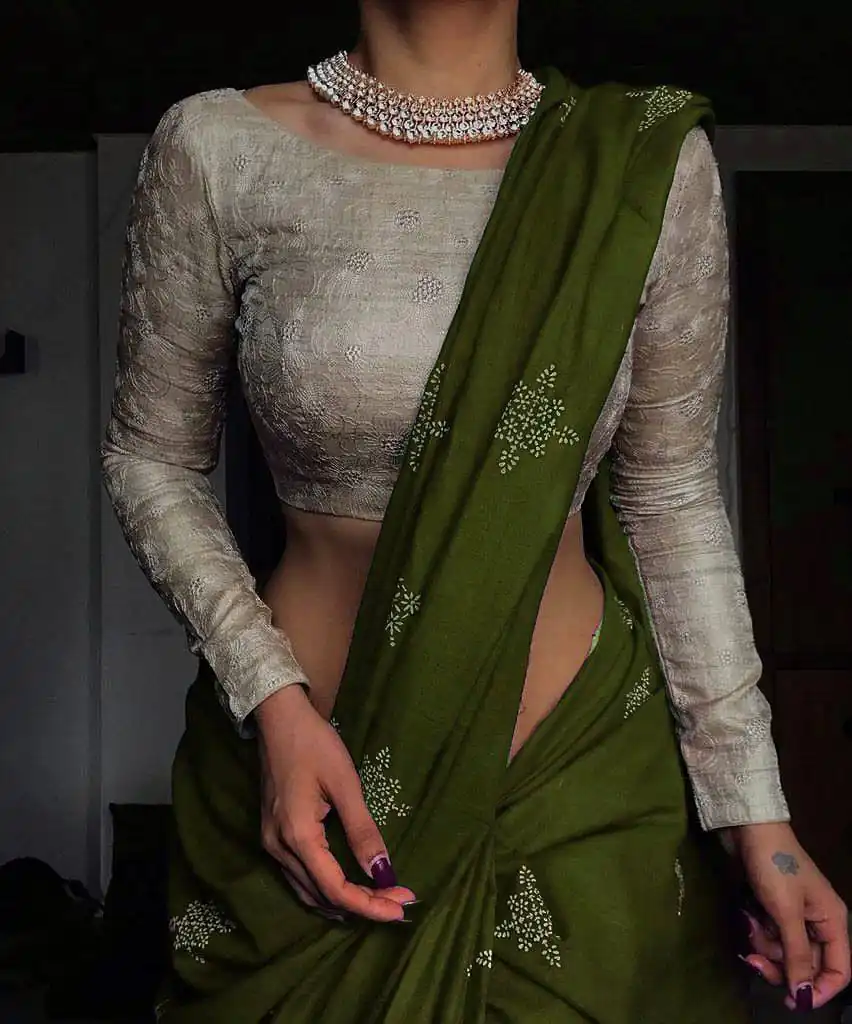 BT 1104 Mehendi Natural silk with Thread Embroidery & Embroidery Work Saree . Now at just ₹1549. Delivery 4-6 Working Days. Shop now. | Sarees, Bollywood Sarees, Creative Sarees, Designer Sarees, Embroidered Sarees, Ethnic Saree, Modern Digital sarees, Party Wear Sarees