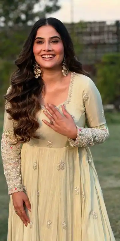 SSR 528 Off White Heavy Georgette With Heavy Embroidery Sequence Work Gown with Embroidery Work. Best Price ₹2399. Delivery 4-6 Working Days. | Gowns, Bollywood Gowns, Creative Gowns, Designer Gowns, Embroidered Gowns, Party Wear Gowns