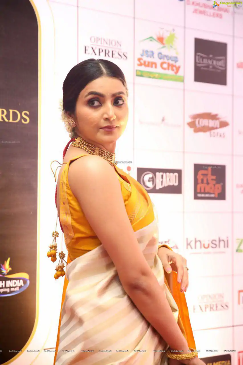 KP 6046 Off White Soft Lichi Silk with Lace Border & Lace Work Saree . Best Price ₹1449. Delivery 4-6 Working Days. Shop now. | Sarees, Bollywood Sarees, Creative Sarees, Designer Sarees, Embroidered Sarees, Ethnic Saree, Modern Digital sarees, Party Wear Sarees