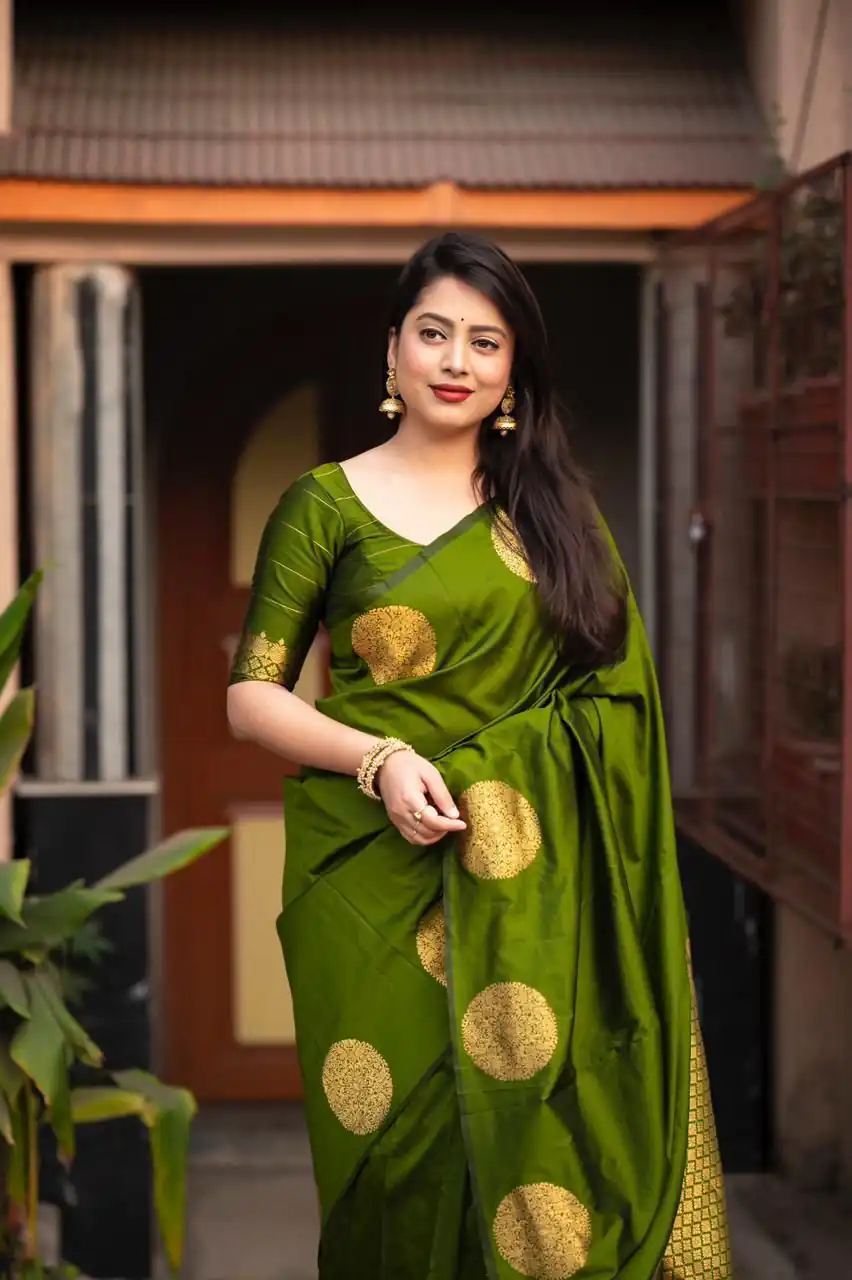 Olive Green Soft Silk Cloth Pallu Saree - Image 2