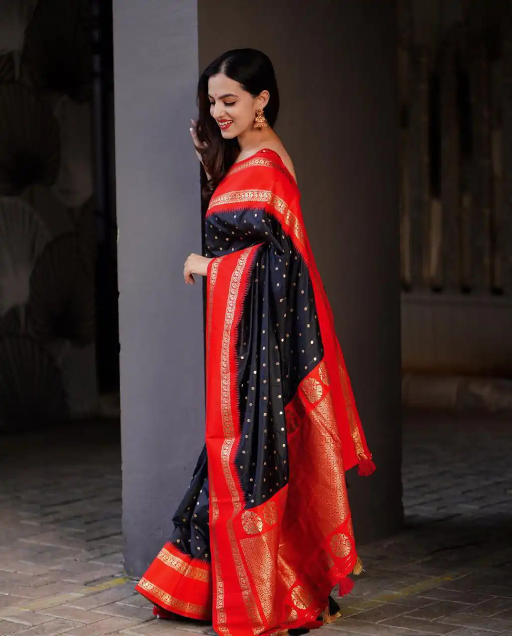 Black Lichi Silk Lace Work Saree - Image 3