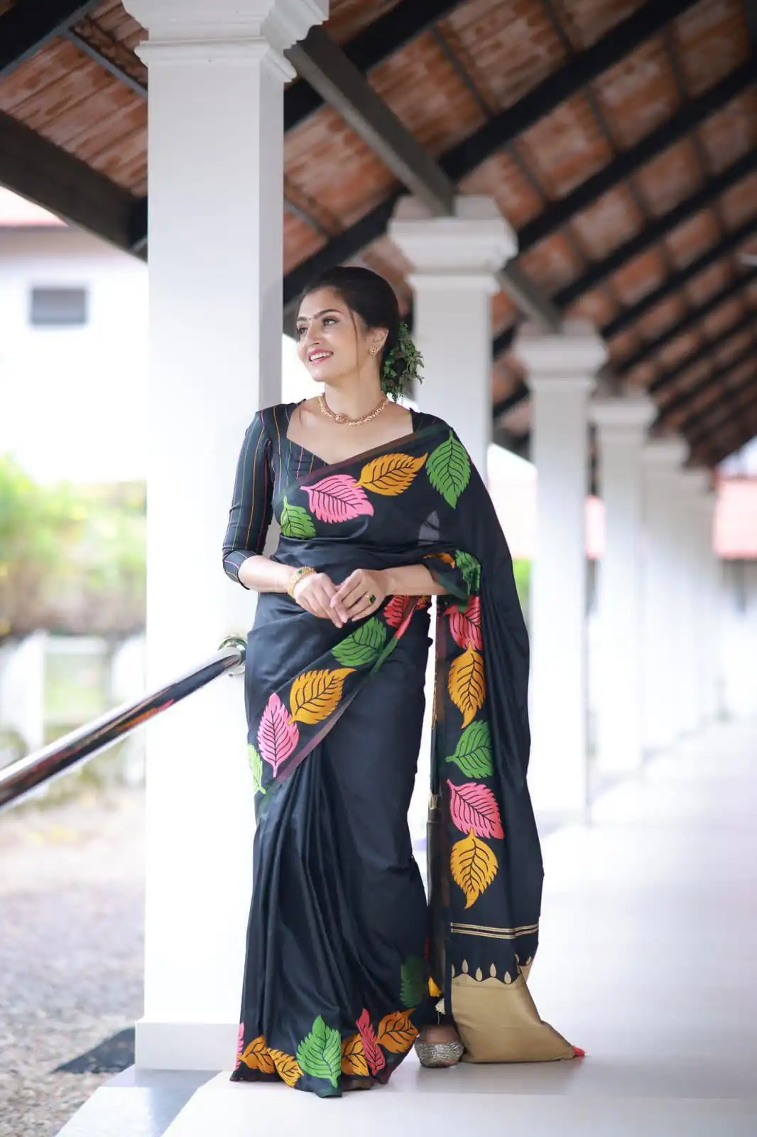 Black Soft Lichi Silk Lace Border Work Saree - Image 3