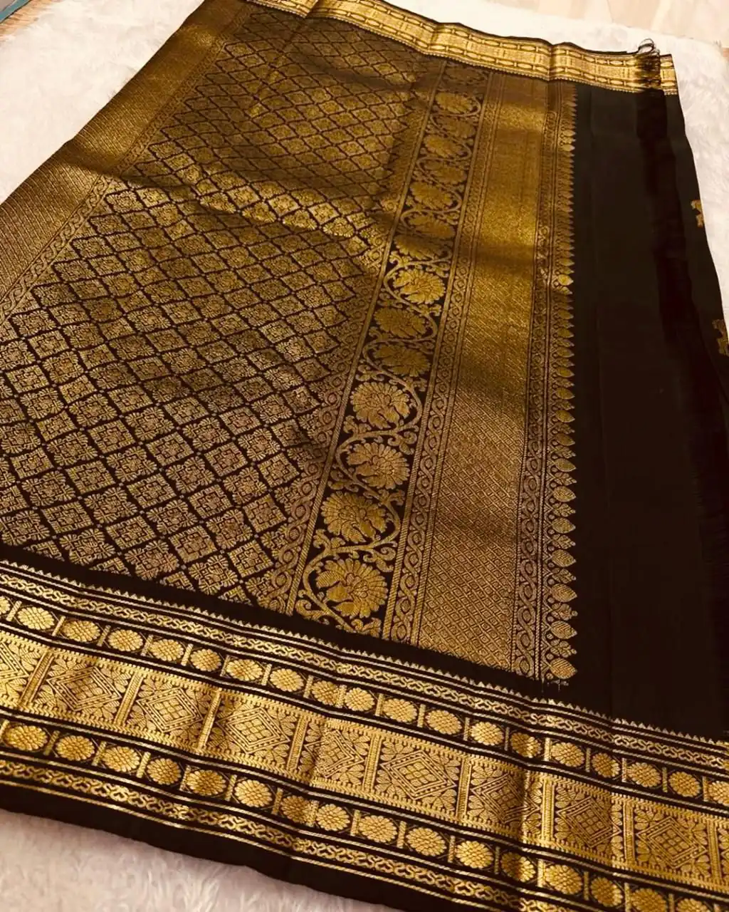 Black Soft Lichi Silk Lace Zari Work Saree - Image 4