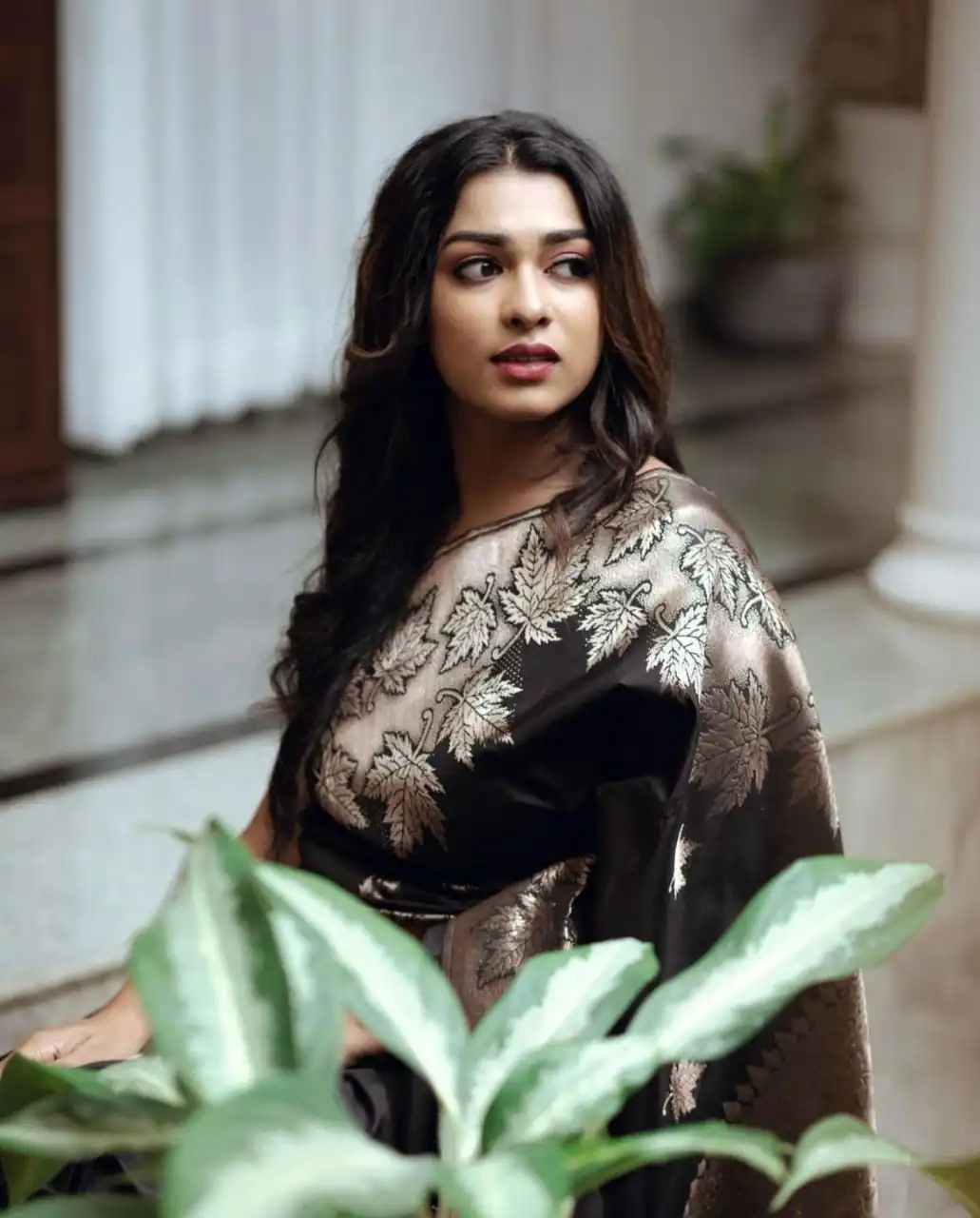 Black Soft Lichi Silk Rich Pallu Work Border Saree - Image 4