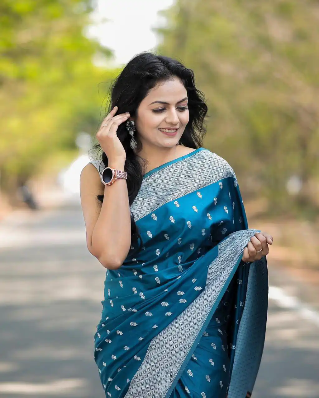 Blue Lichi Silk Border Lace Work Saree - Image 2