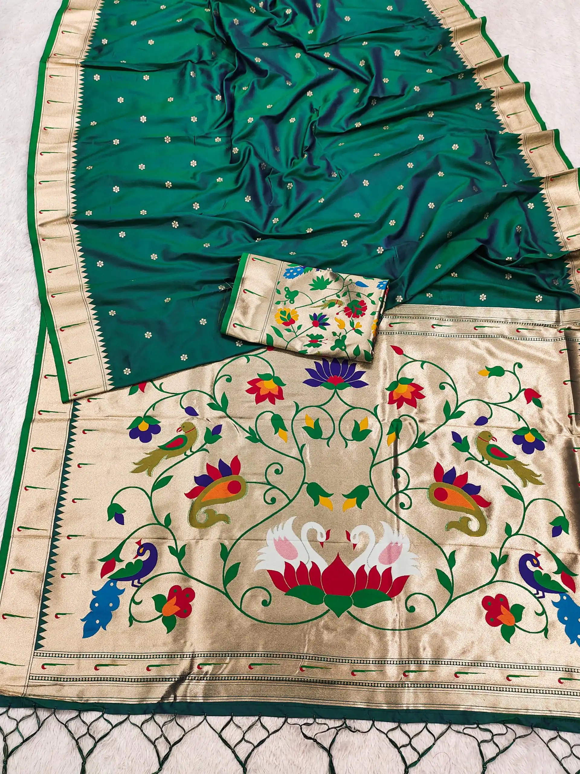 MB 149 Green Silk Saree with Zari Work & Lace Work. Wedding, Party, Festive, Events, Grab it for ₹2549. Delivery 4-6 Working Days. Shop now. | Sarees, Bollywood Sarees, Creative Sarees, Designer Sarees, Embroidered Sarees, Ethnic Saree, Modern Digital sarees, Party Wear Sarees