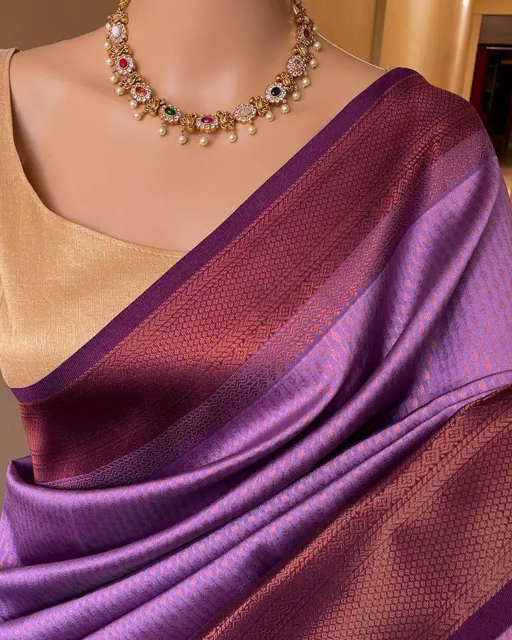 Lavender Lichi Silk Jacquard Border Lace Work Saree - Image 4