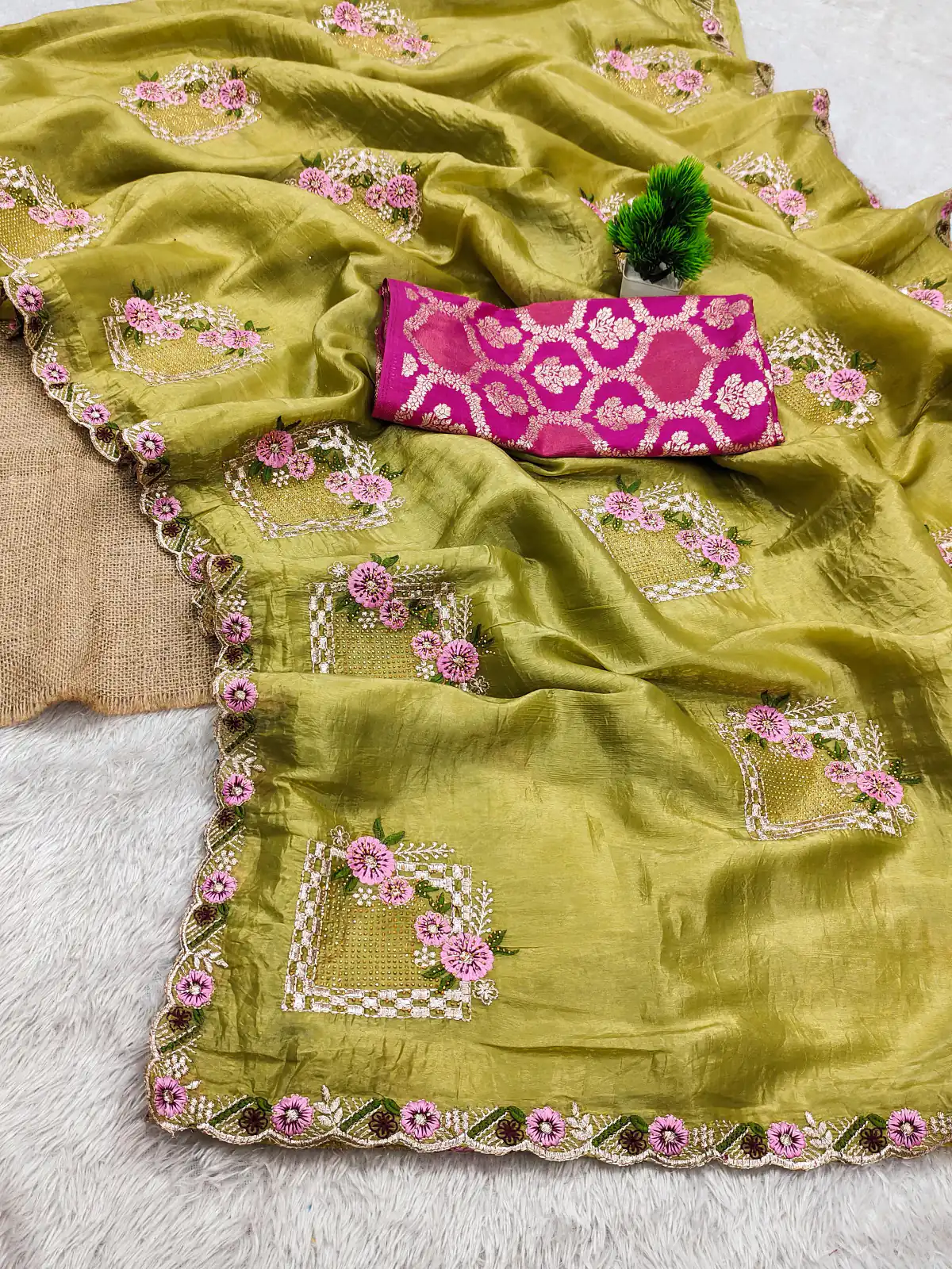 SC 239 Pink Georgette With Lace Work & Lace Border Saree . Wedding, Party, Festive, Events, Exclusive Offer ₹1599. Delivery 4-6 Working Days. Shop now. | Sarees, Bollywood Sarees, Creative Sarees, Designer Sarees, Embroidered Sarees, Ethnic Saree, Modern Digital sarees, Party Wear Sarees