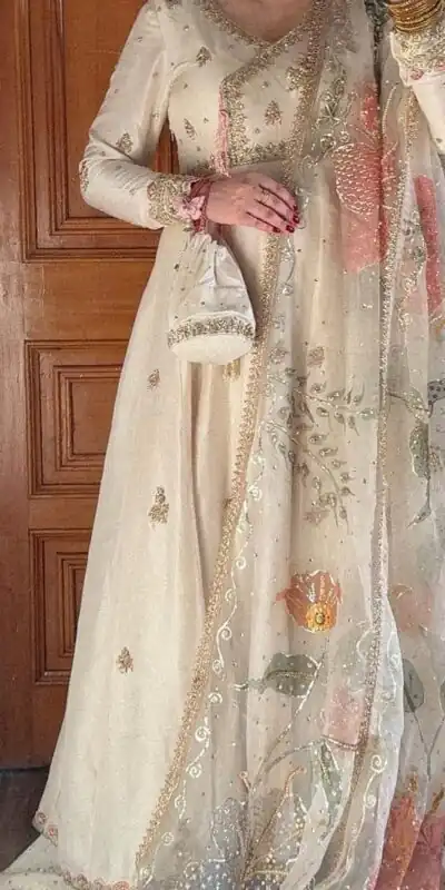 LG 2018 Off White Chinon Gown Perfect for Wedding, Party, Makar Sankranti, Anniversary, Ethnic Day – . Grab it for ₹2399. Delivery 4-6 Working Day | Gowns, Bollywood Gowns, Creative Gowns, Designer Gowns, Embroidered Gowns, Party Wear Gowns